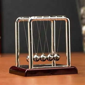 Маятник Ньютона (8х9х9 см)