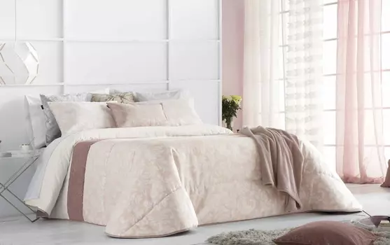 Пледы и покрывала Antilo