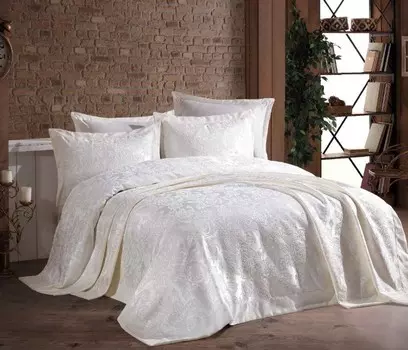 Пледы и покрывала DO&CO