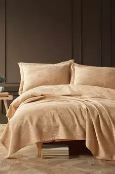 Пледы и покрывала Saheser