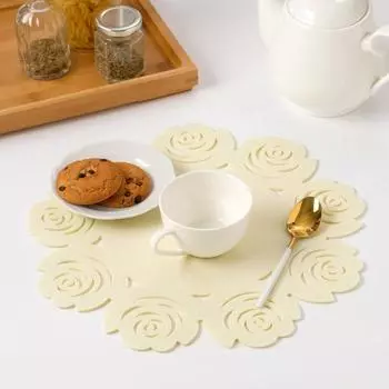 Салфетка Цветы цвет: молочный (круглая 30 см)