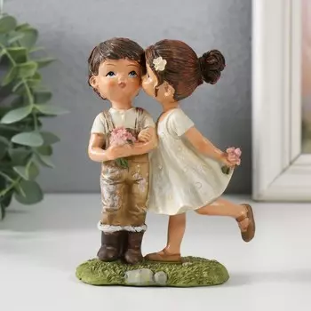 Сувенир Малыши на прогулке - первый поцелуй (10х5х13 см)