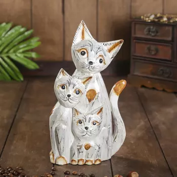 Сувенир Три белые кошечки (6х13х25 см)