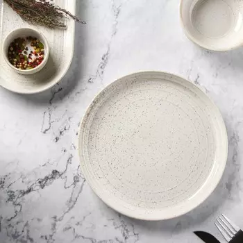 Тарелка (22х22х3 см)