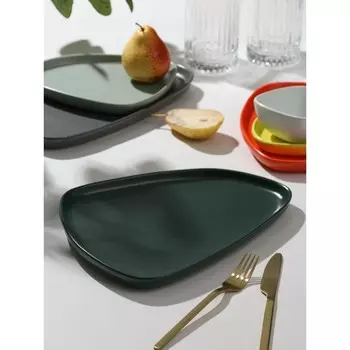 Тарелка Темно-зеленая (28х22х2 см)