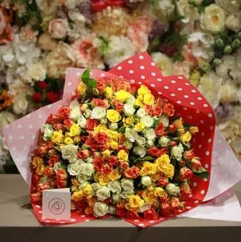 101 кустовая разноцветная роза 40 см