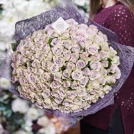 101 сиреневая с фисташковой каймой роза 40 см Premium