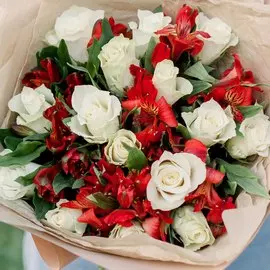 15 белых роз (Кенийская) Standart и 7 красных альстромерий