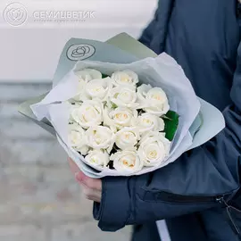 15 белых роз Валентина 40 см