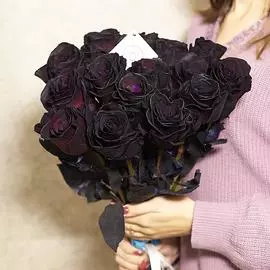 15 черных роз 60 см