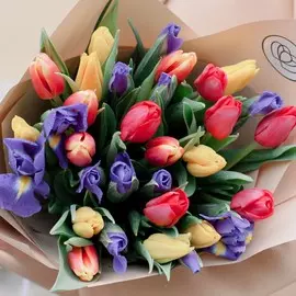 15 ирисов и 20 тюльпанов