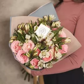 15 кенийских роз и 7 альстромерий бело-розовый букет
