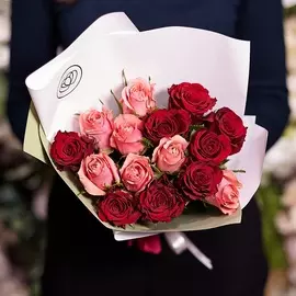 15 красных и розовых роз 40 см Premium