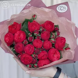 15 красных пионовидных роз Red Piano 40 см