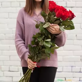 15 красных роз Freedom 100 см