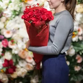 15 красных роз Freedom 80 см