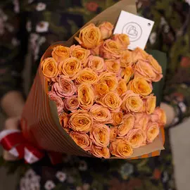 15 оранжевых кустовых роз 40 см