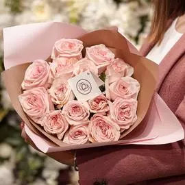 15 пионовидных роз Pink O'Hara 40 см в дизайнерской упаковке