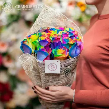 15 радужных роз 60 см