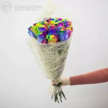 15 радужных роз 60 см в упаковке