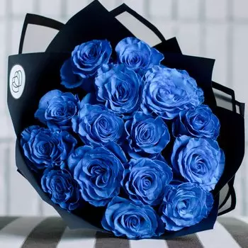 15 синих роз 60 см