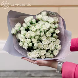 25 белых кустовых роз Snowflake 40 см