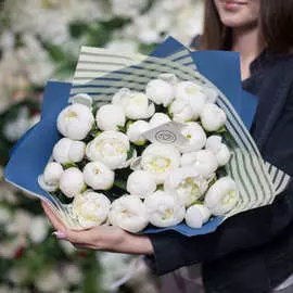 25 белых пионов Standart