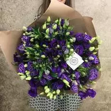 25 фиолетовых лизиантусов