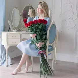 25 красных роз Freedom 100 см