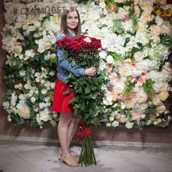 25 красных роз Freedom 150 см