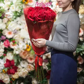 25 красных роз Freedom 80 см