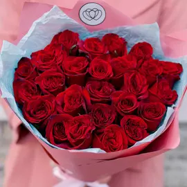 25 красных с темной каймой роз (Российская) 50 см