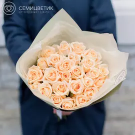 25 кремовых роз Пич Аваланш 40 см