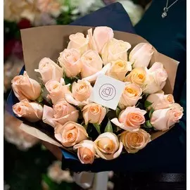 25 кремовых роз Tiffany 50 см