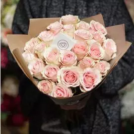 25 нежно-розовых роз Pink Mondial 50 см