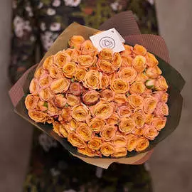 25 оранжевых кустовых роз 40 см
