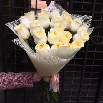 25 пионовидных роз BATTERCUP 50 см