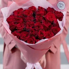 25 красных с темной каймой роз (Российская) 60 см