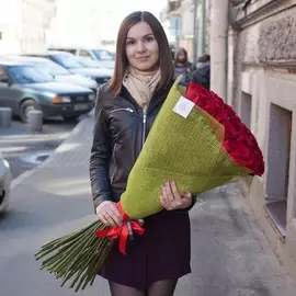 51 красная роза Freedom 100 см