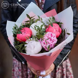 5 пионов микс Premium с фисташкой