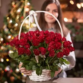 75 красных роз Standart в корзине