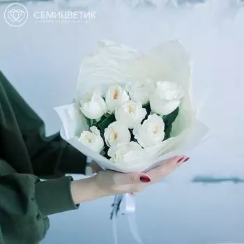 9 пионовидных роз белых Дэвид Остин