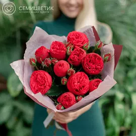 9 пионовидных роз Red Piano 40 см
