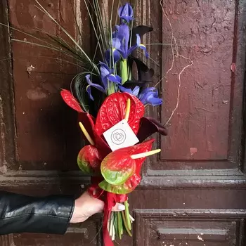 Авторский мужской букет с антуриумом