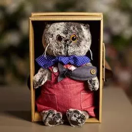 Басик в красном комбинезоне 19 см