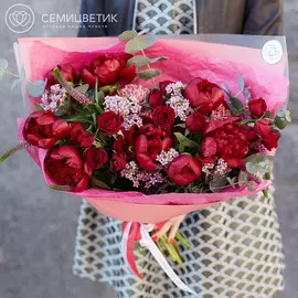 Бордовый букет с пионами "М"