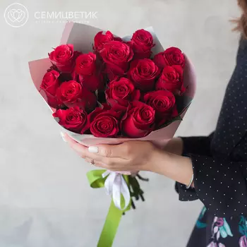 Букет из 15 красных роз 40 см Premium в дизайнерской пленке
