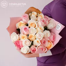 Букет из 25 роз микс в нежных тонах 50 см в дизайнерской пленке