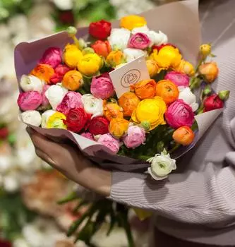 Букет из 51 ранункулюса микс