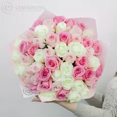 Букет из 51 розы микс в нежных тонах 50 см в дизайнерской пленке